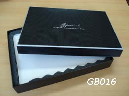 Custom cardboard gift boxes for apparel packaging